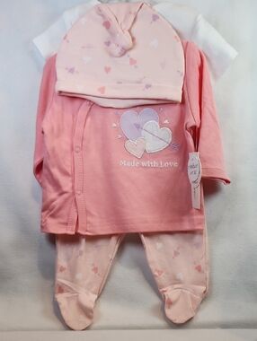 Baby Heart Print 4-Piece Set - Pink, White And Lavender Colors.